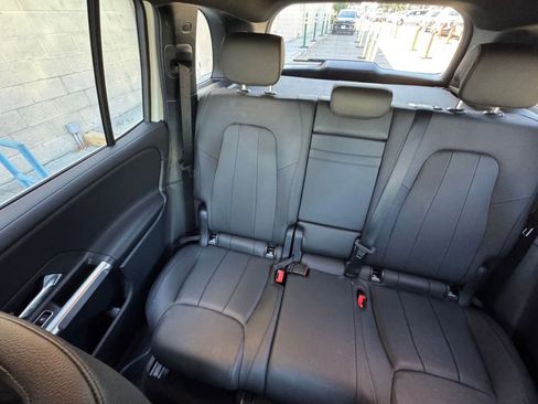 Used 2025 Mercedes-Benz GLB 250 4MATIC image 41