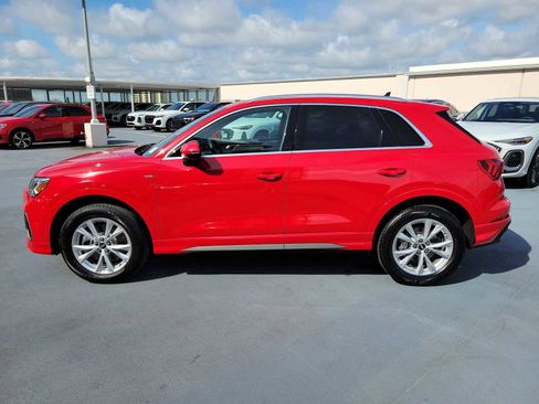 Certified 2025 Audi Q3 2.0T Premium w/ Convenience Package AWD/4WD image 3