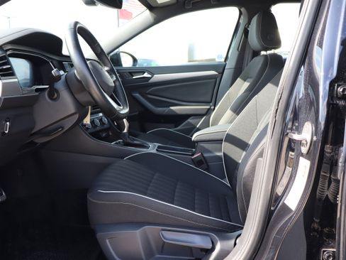 Used 2024 Volkswagen Jetta Sport image 9