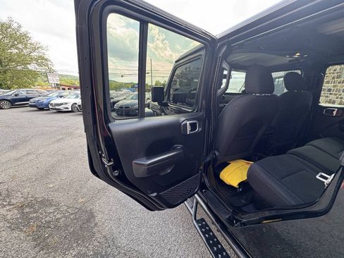 Used 2021 Jeep Gladiator Sport AWD/4WD image 22