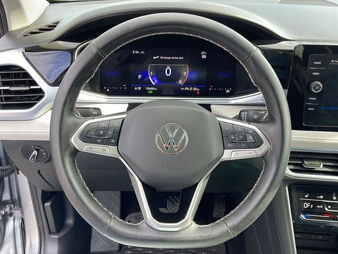 Used 2025 Volkswagen Taos SE AWD/4WD image 21