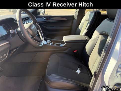 New 2025 Jeep Grand Cherokee Altitude image 11