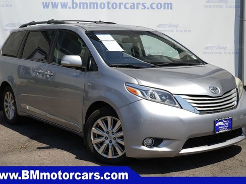 Used 2017 Toyota Sienna AWD image 1