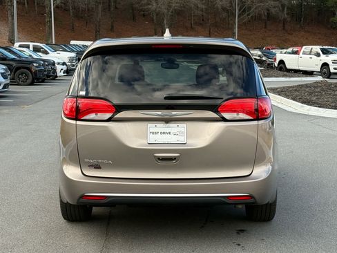 Used 2017 Chrysler Pacifica Touring Plus w/ Tire & Wheel Group image 4