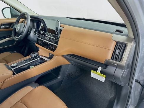 New 2025 Nissan Pathfinder Platinum w/ Black Appearance Package image 38