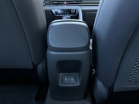 Used 2025 Hyundai Elantra SEL image 12