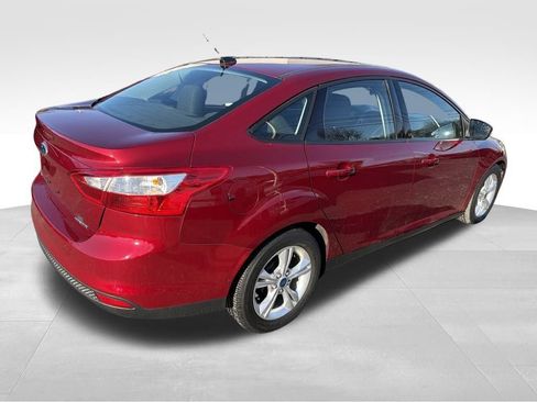 Used 2013 Ford Focus SE w/ SE Winter Pkg image 10