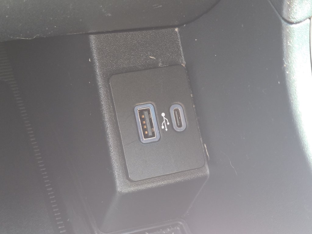 Used 2021 Ford Edge ST-Line AWD/4WD image 25
