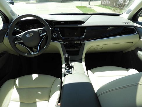 Used 2022 Cadillac XT6 Premium Luxury w/ Technology Package image 20