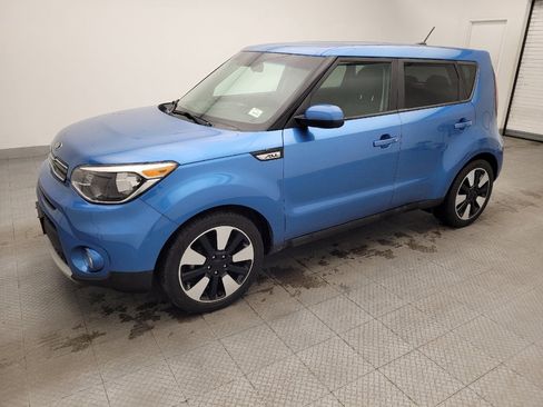 Used 2019 Kia Soul + image 2