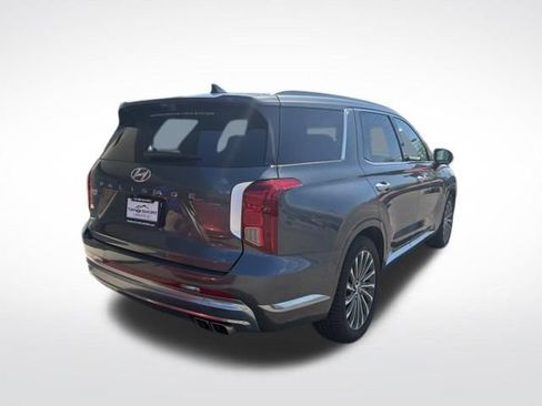 Used 2024 Hyundai Palisade Calligraphy image 3