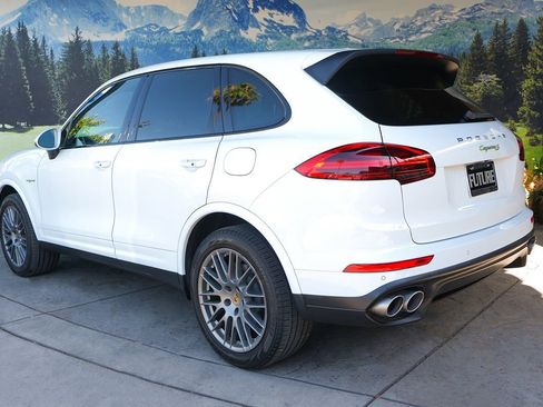 Used 2017 Porsche Cayenne S image 4