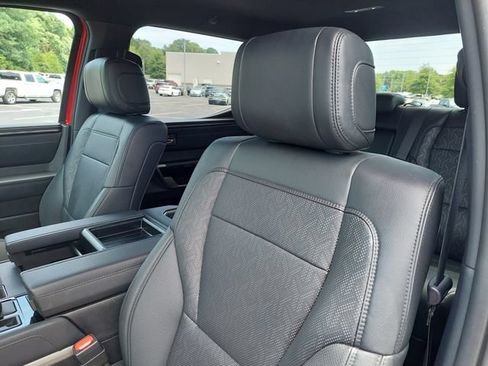 Used 2025 Toyota Tundra Limited AWD/4WD image 18