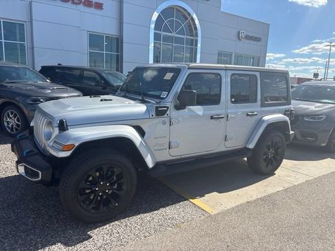 Used 2022 Jeep Wrangler Unlimited Sahara w/ Cold Weather Group AWD/4WD image 2