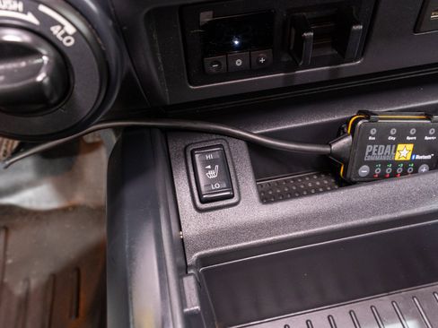 Used 2019 Nissan Titan SL w/ Midnight Edition AWD/4WD image 25
