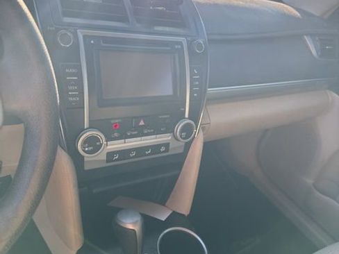 Used 2013 Toyota Camry L image 13