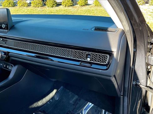 Used 2025 Honda Civic LX image 16