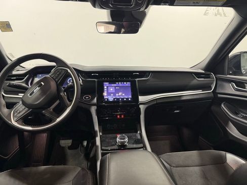 Used 2025 Jeep Grand Cherokee Altitude image 11