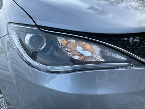 Used 2019 Chrysler Pacifica Touring Plus w/ Advanced Safetytec Group image 32