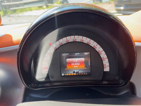 Used 2016 smart fortwo passion RWD image 21