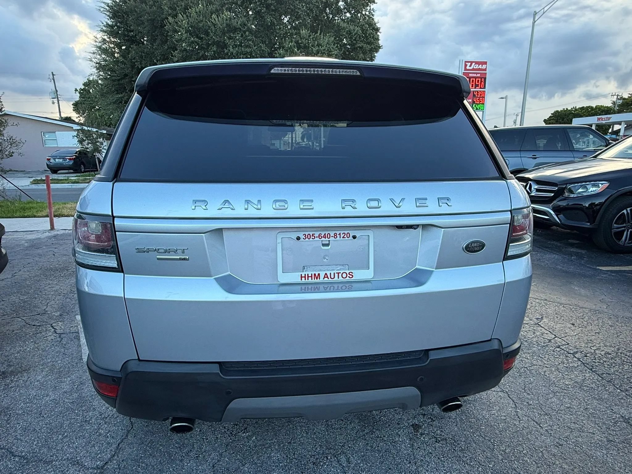 Used 2016 Land Rover Range Rover Sport SE AWD/4WD image 4