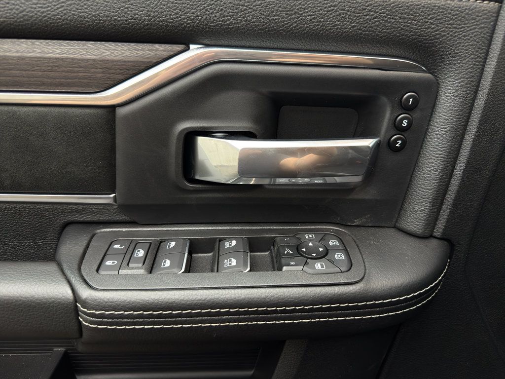 New 2025 RAM 2500 Laramie AWD/4WD image 15