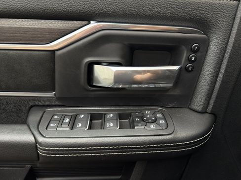 New 2025 RAM 2500 Laramie AWD/4WD image 15