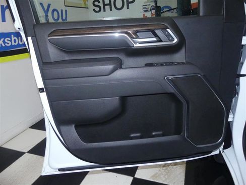 Used 2025 Chevrolet Silverado 3500 LT image 26