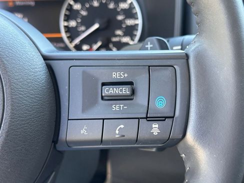 Used 2024 Nissan Rogue SV w/ SV Premium Package image 26