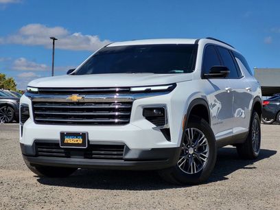 Used 2024 Chevrolet Traverse LT w/ Trailering Package