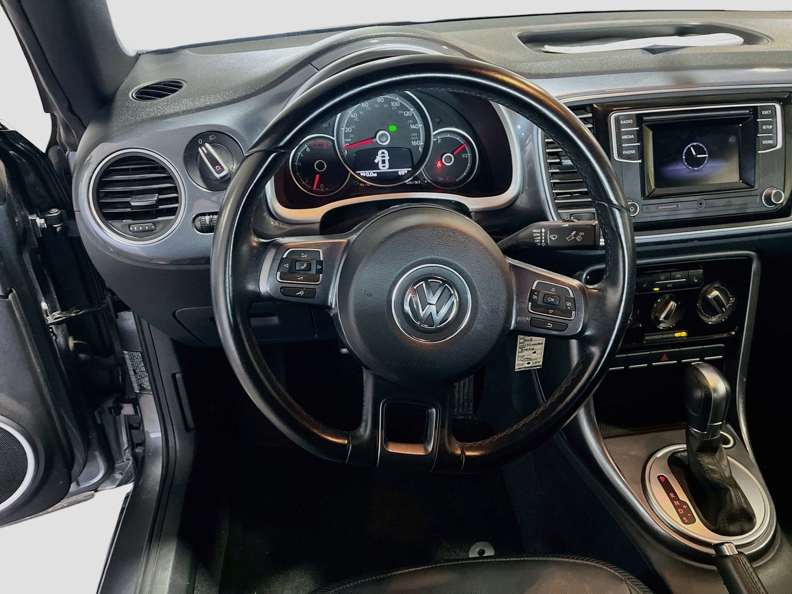 Used 2018 Volkswagen Beetle 2.0T S FWD image 11