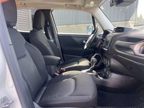 Used 2017 Jeep Renegade Latitude image 7