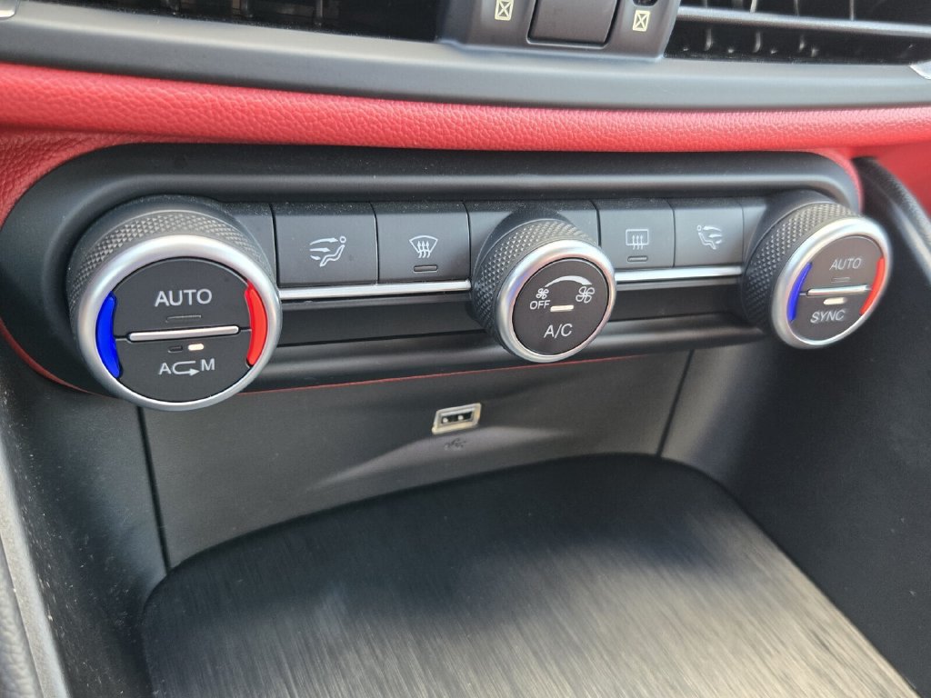 Used 2019 Alfa Romeo Giulia w/ Quick Order Package 22K Sport RWD image 17