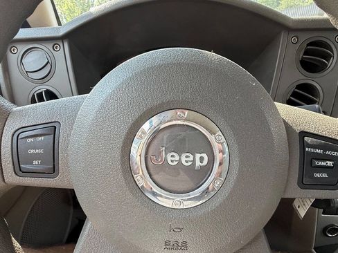 Used 2006 Jeep Commander 2WD image 81