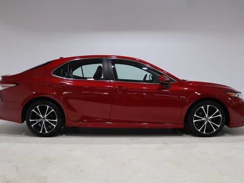 Used 2019 Toyota Camry SE FWD image 9