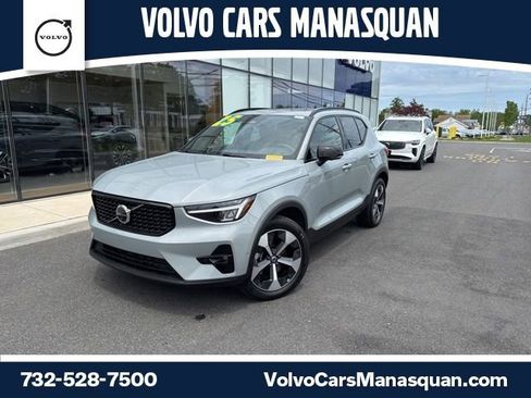 Certified 2025 Volvo XC40 B5 Plus AWD/4WD image 1