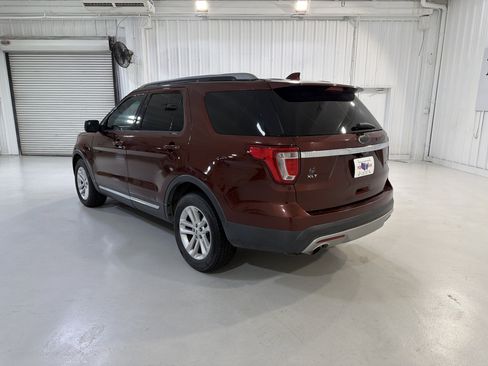 Used 2016 Ford Explorer XLT w/ Equipment Group 202A FWD image 3