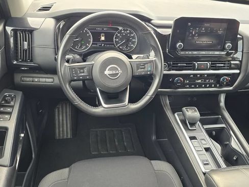 Certified 2024 Nissan Pathfinder SV FWD image 11