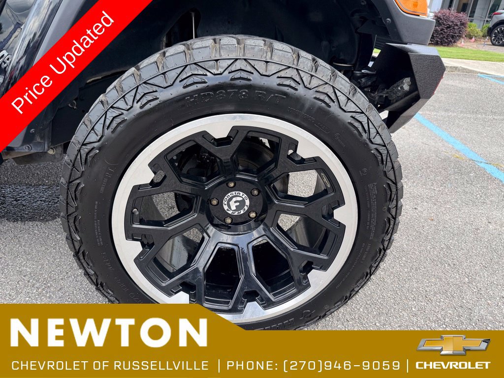 Used 2019 Jeep Wrangler Unlimited Sahara AWD/4WD image 30
