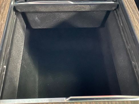 Used 2022 Tesla Model X image 48