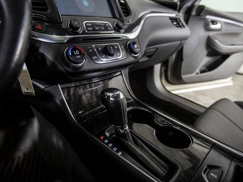 Used 2014 Chevrolet Impala LT w/ Convenience Package image 24