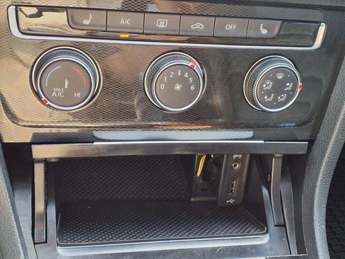 Used 2017 Volkswagen GTI SE image 21