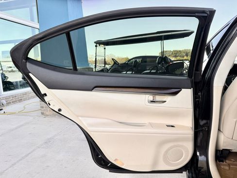 Used 2014 Lexus ES 350 w/ Premium Package image 18