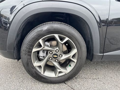 Certified 2025 Chevrolet Trax LT w/ LT Convenience Package image 9