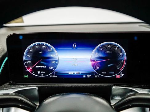 Used 2025 Mercedes-Benz GLB 35 AMG 4MATIC image 25