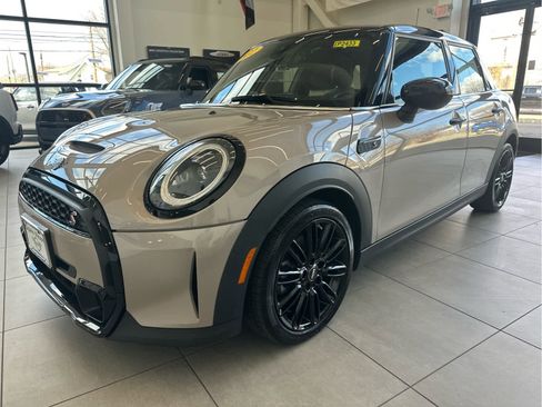 Used 2022 MINI Cooper S image 1
