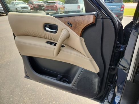 Used 2023 Nissan Armada SL w/ Captain's Chairs Package image 13