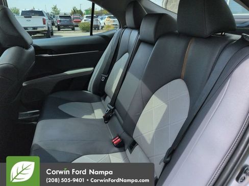 Used 2018 Toyota Camry XLE FWD image 25