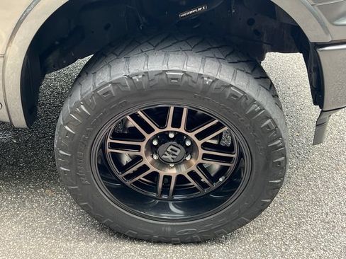 Used 2019 Ford F150 Lariat w/ Equipment Group 502A Luxury AWD/4WD image 14