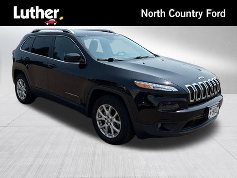Used 2017 Jeep Cherokee Latitude w/ Cold Weather Group AWD/4WD image 1